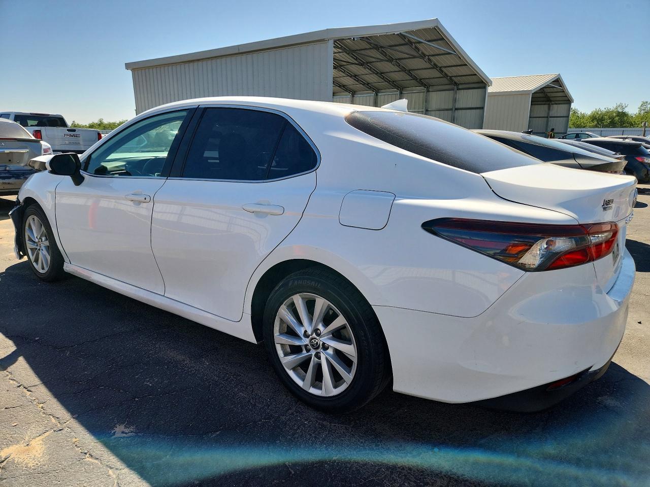 2022 Toyota Camry Le - Фото 2