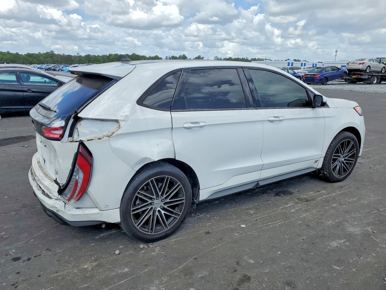 2022 Ford Edge St - Image 3