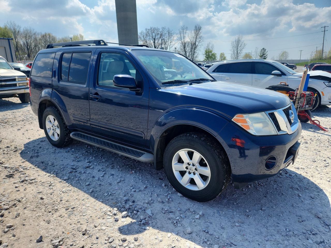 2012 Nissan Pathfinder S - Image 4
