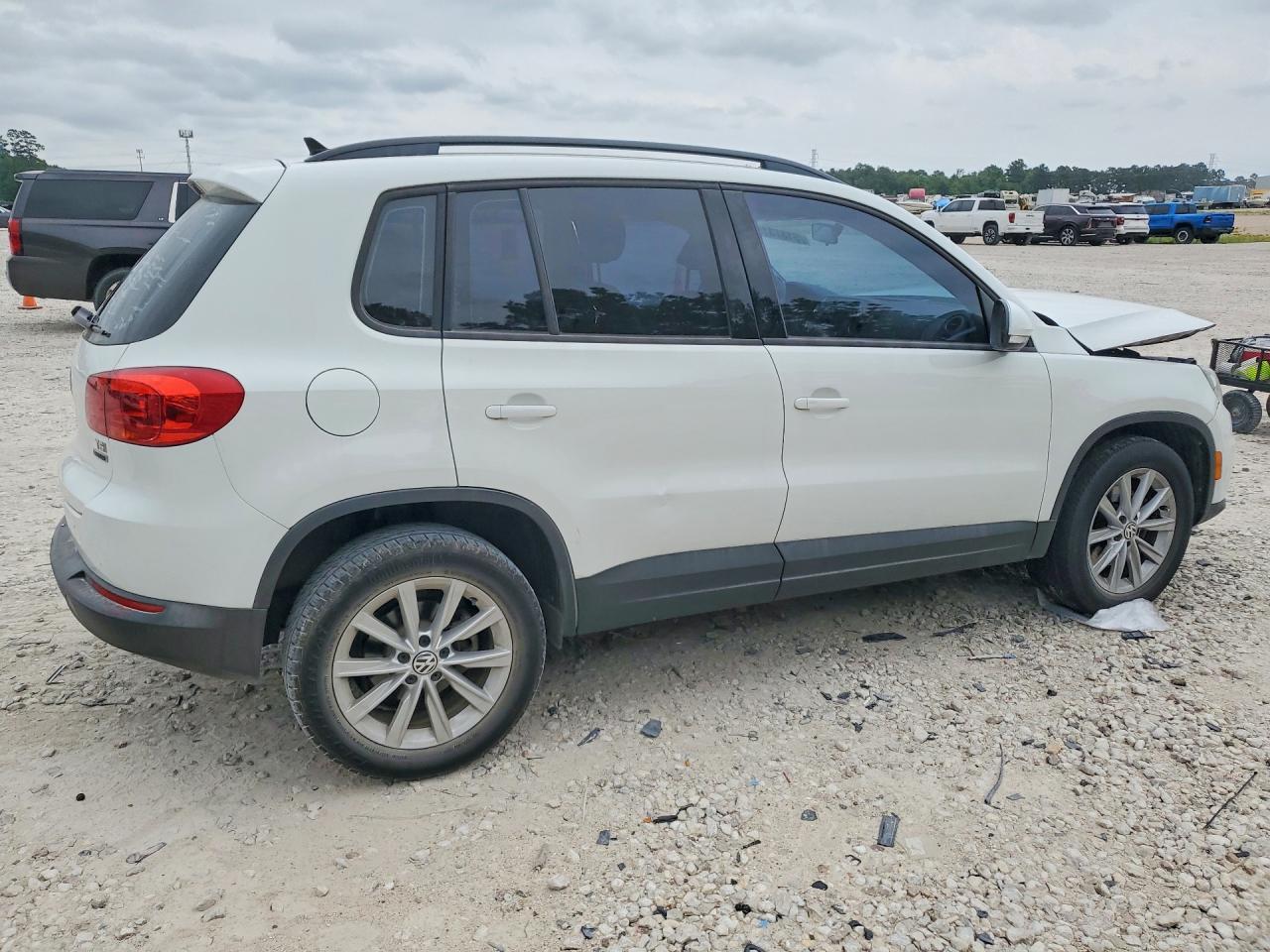 2018 Volkswagen Tiguan Limited - Фото 3