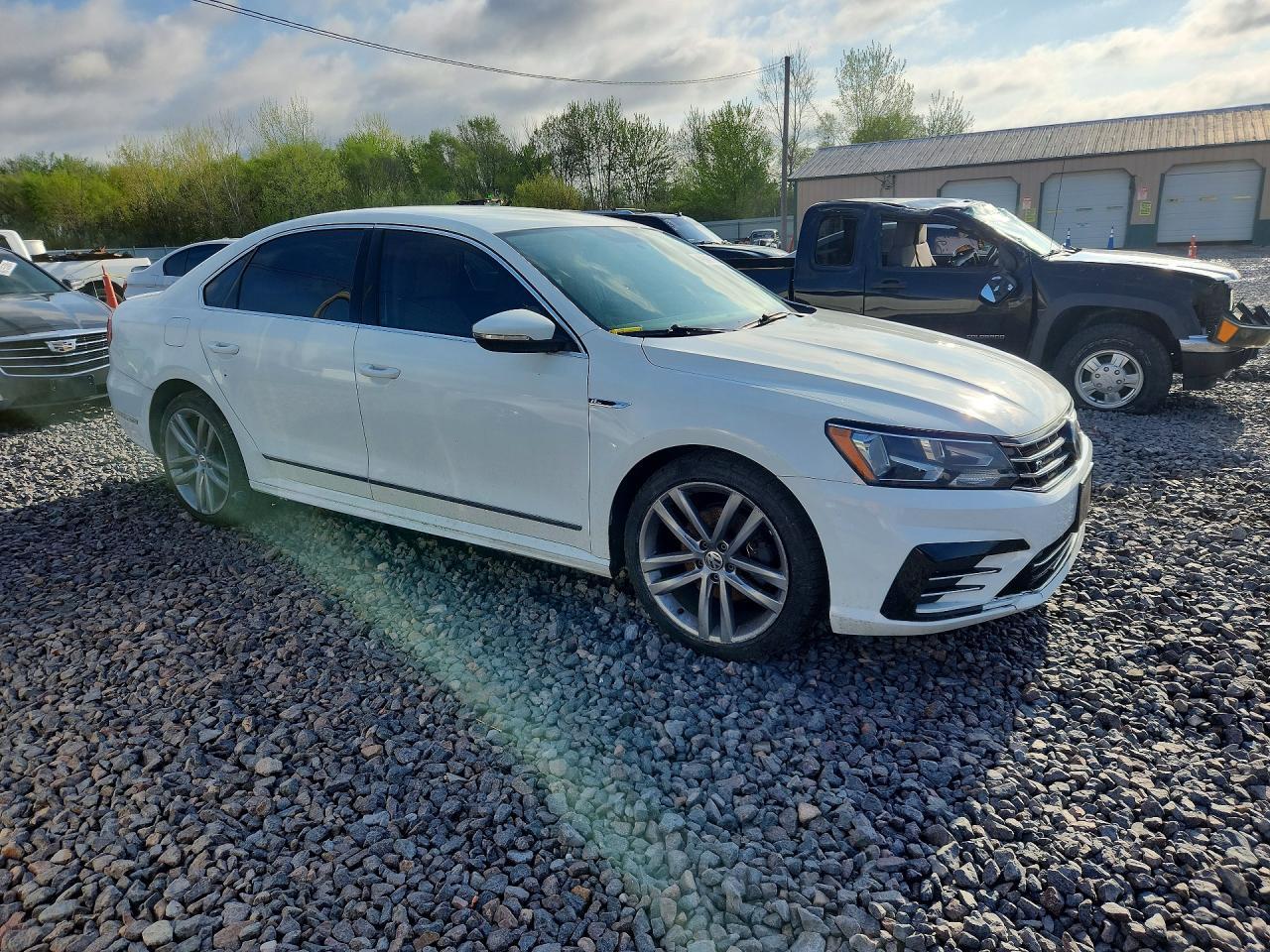 2017 Volkswagen Passat R-Line - Фото 4