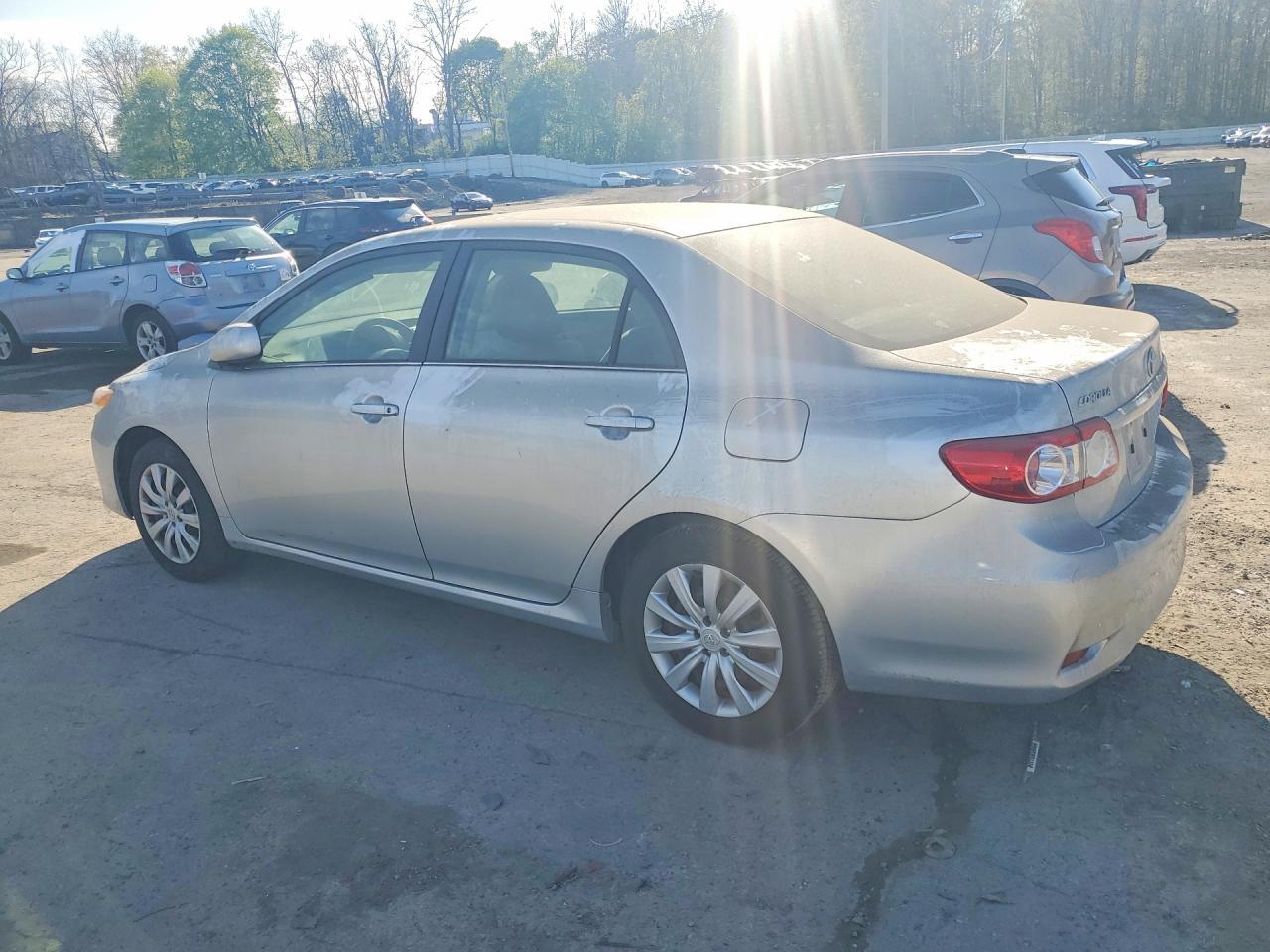 2013 Toyota Corolla Le - Фото 2