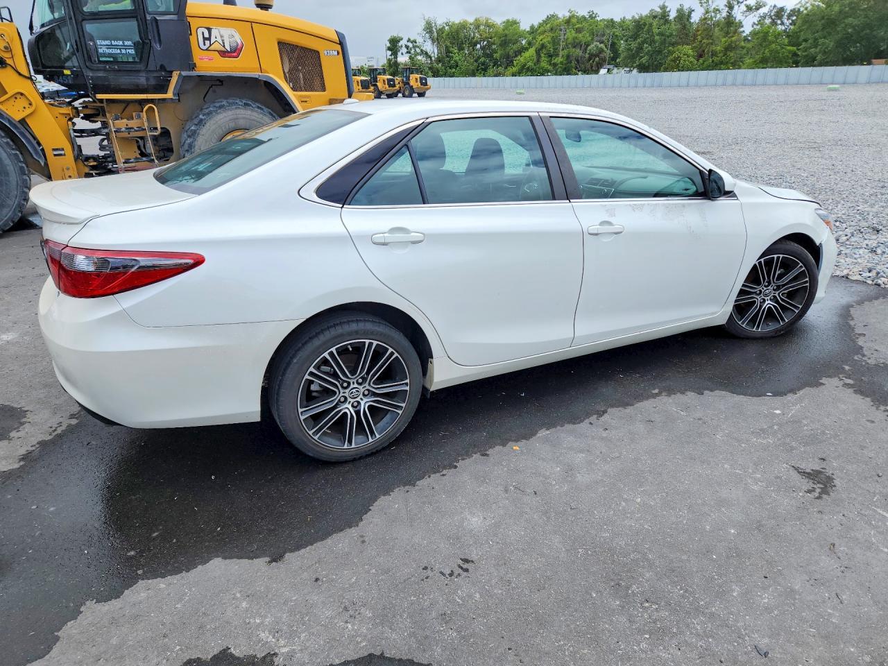 2016 Toyota Camry Special Edition - Image 3