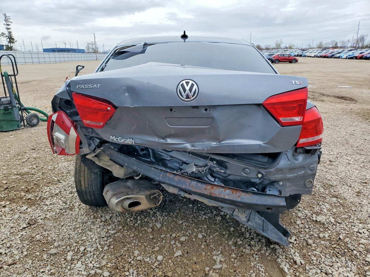 2015 Volkswagen Passat S - Фото 6