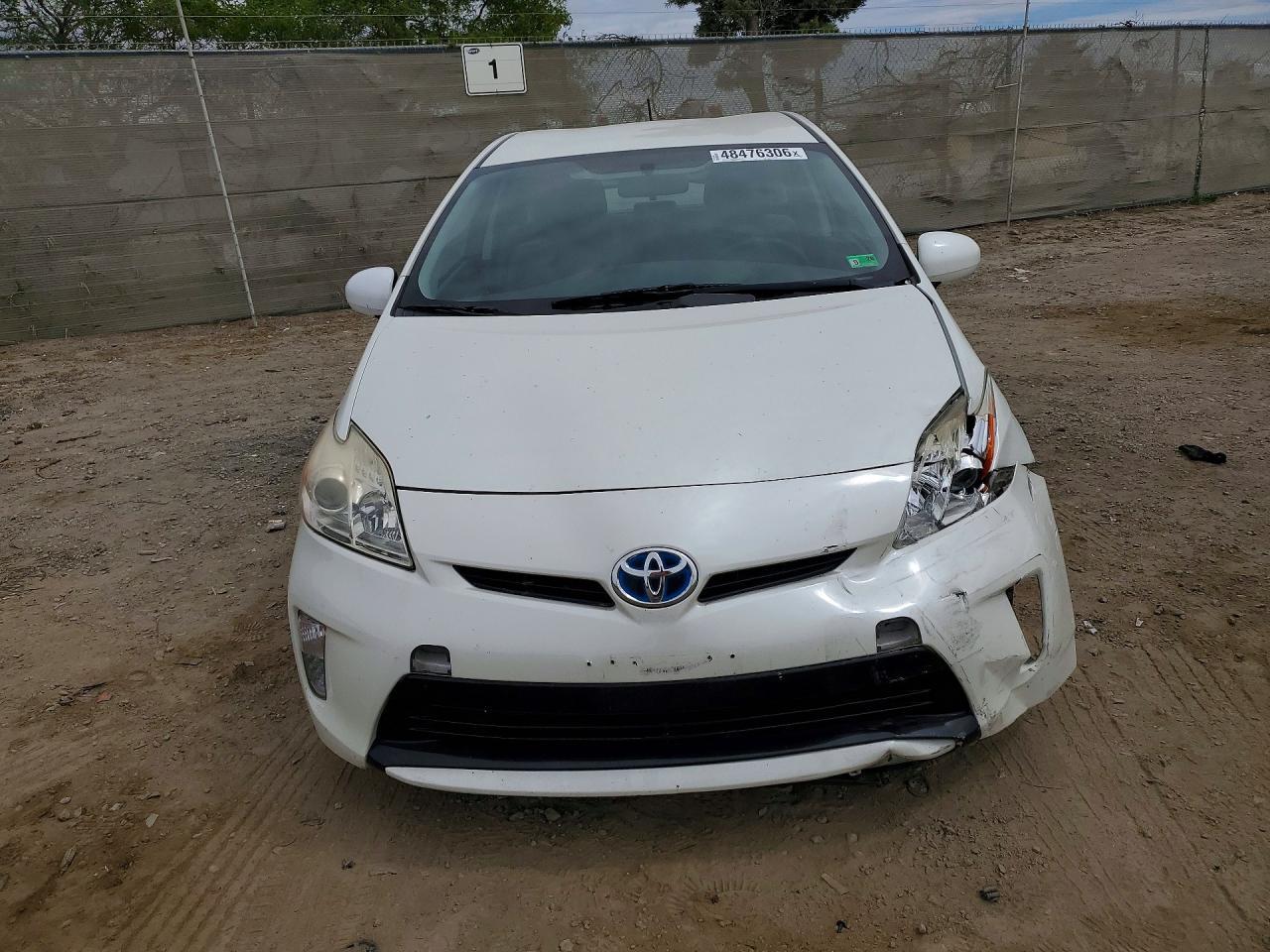 2015 Toyota Prius Two - Image 5