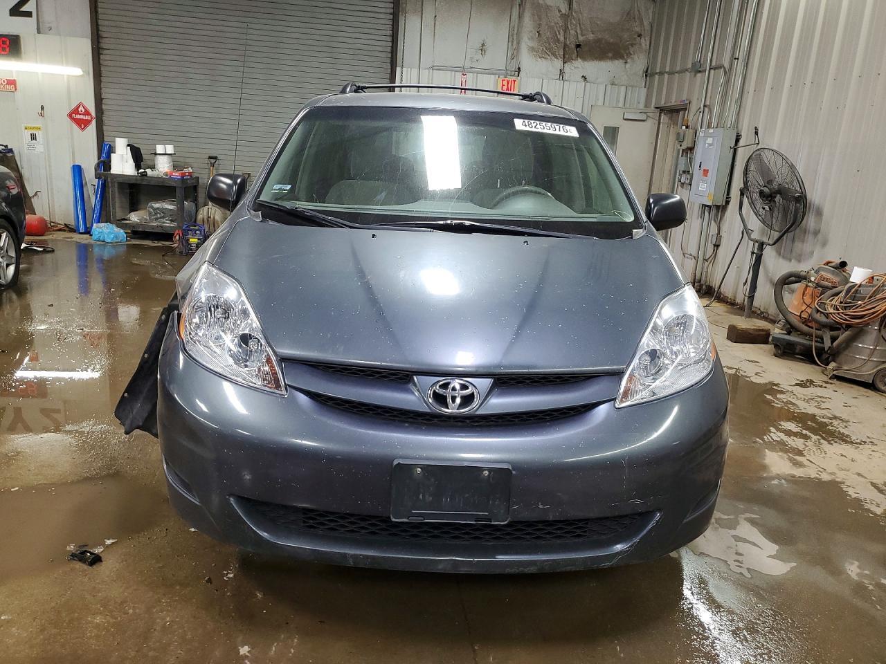 2007 Toyota Sienna Le 7-Passenger - Image 5