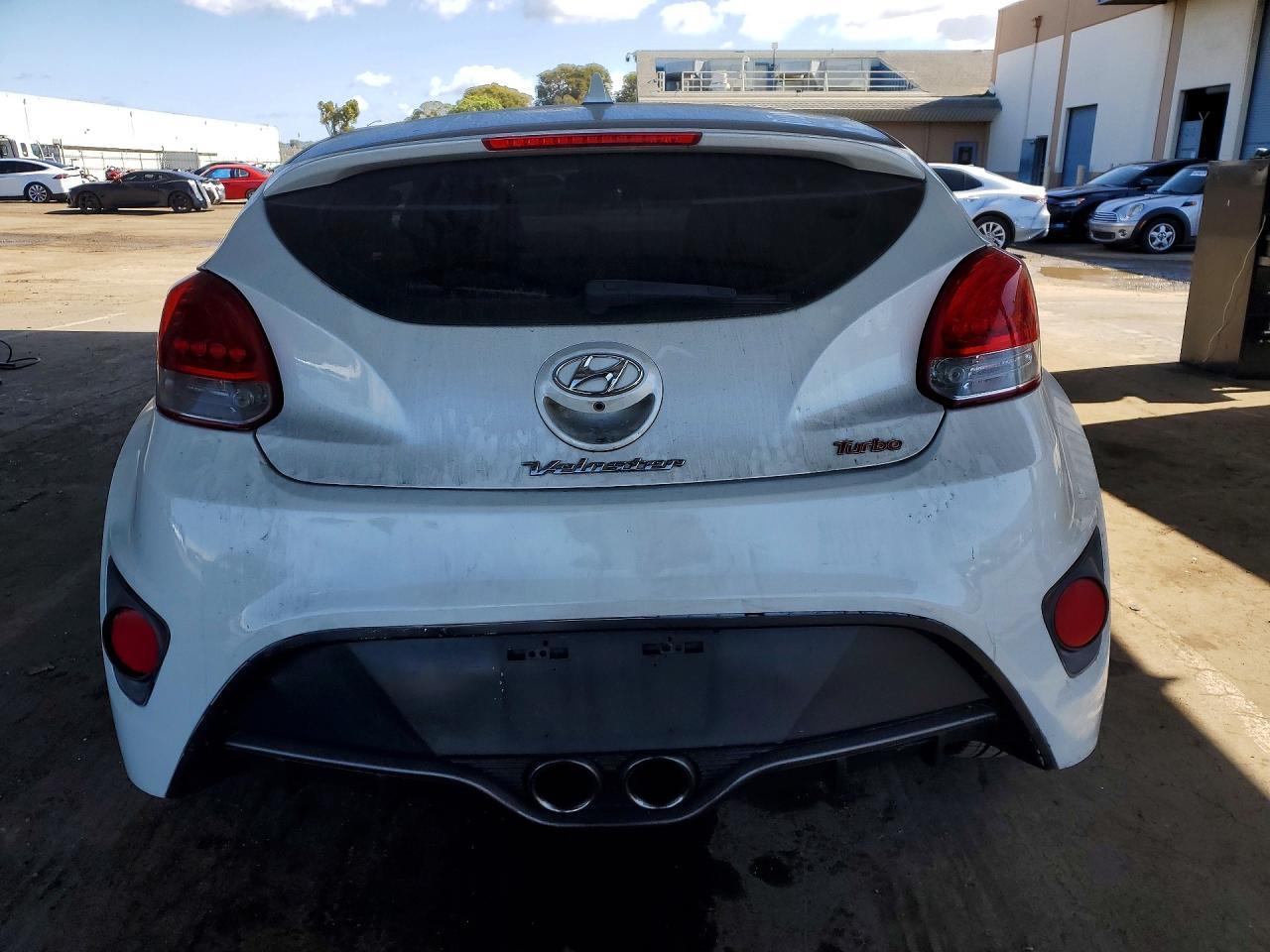 2015 Hyundai Veloster Turbo - Фото 6