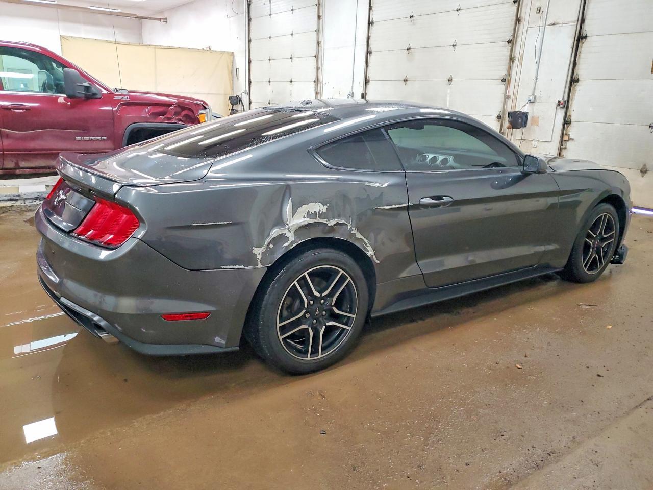 2018 Ford Mustang - Фото 3