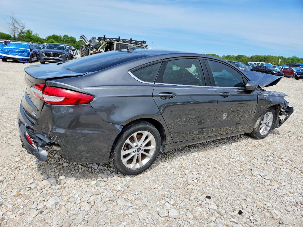 2020 Ford Fusion Se - Image 3