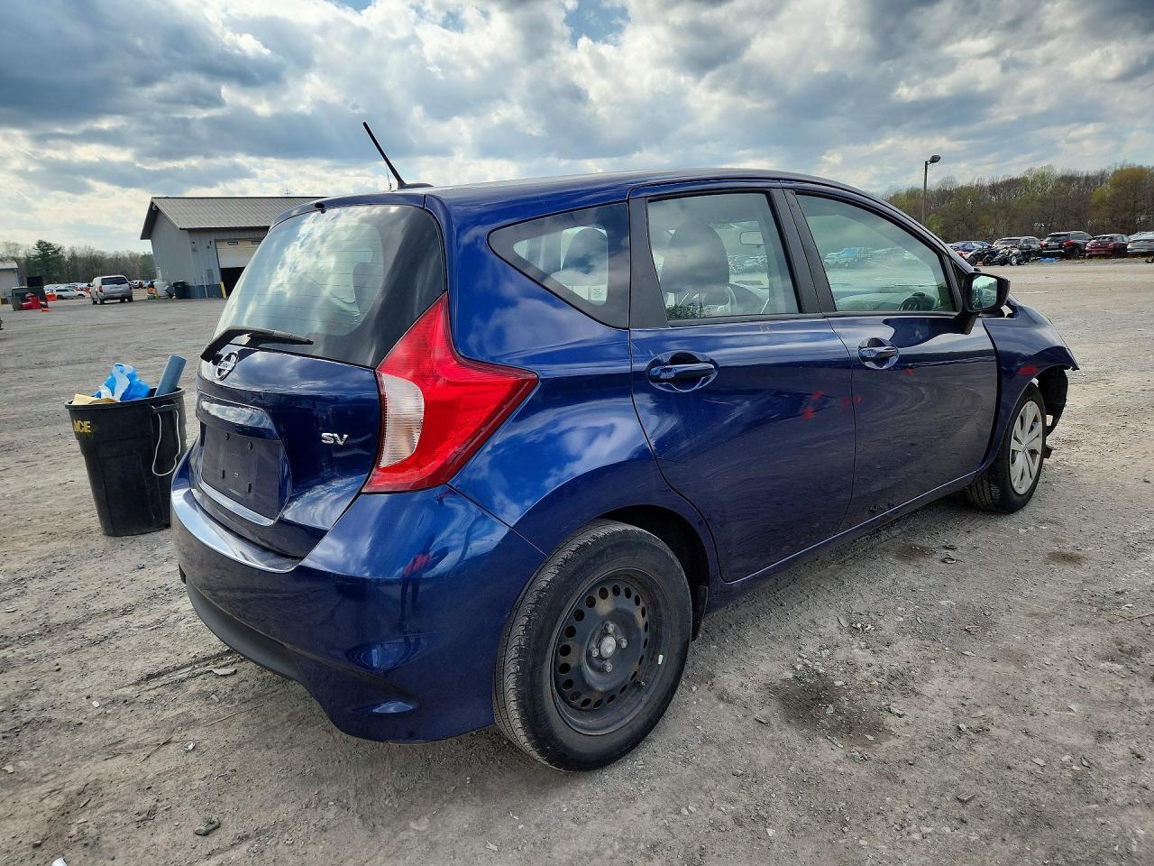 2017 Nissan Versa Note Sv - Image 3