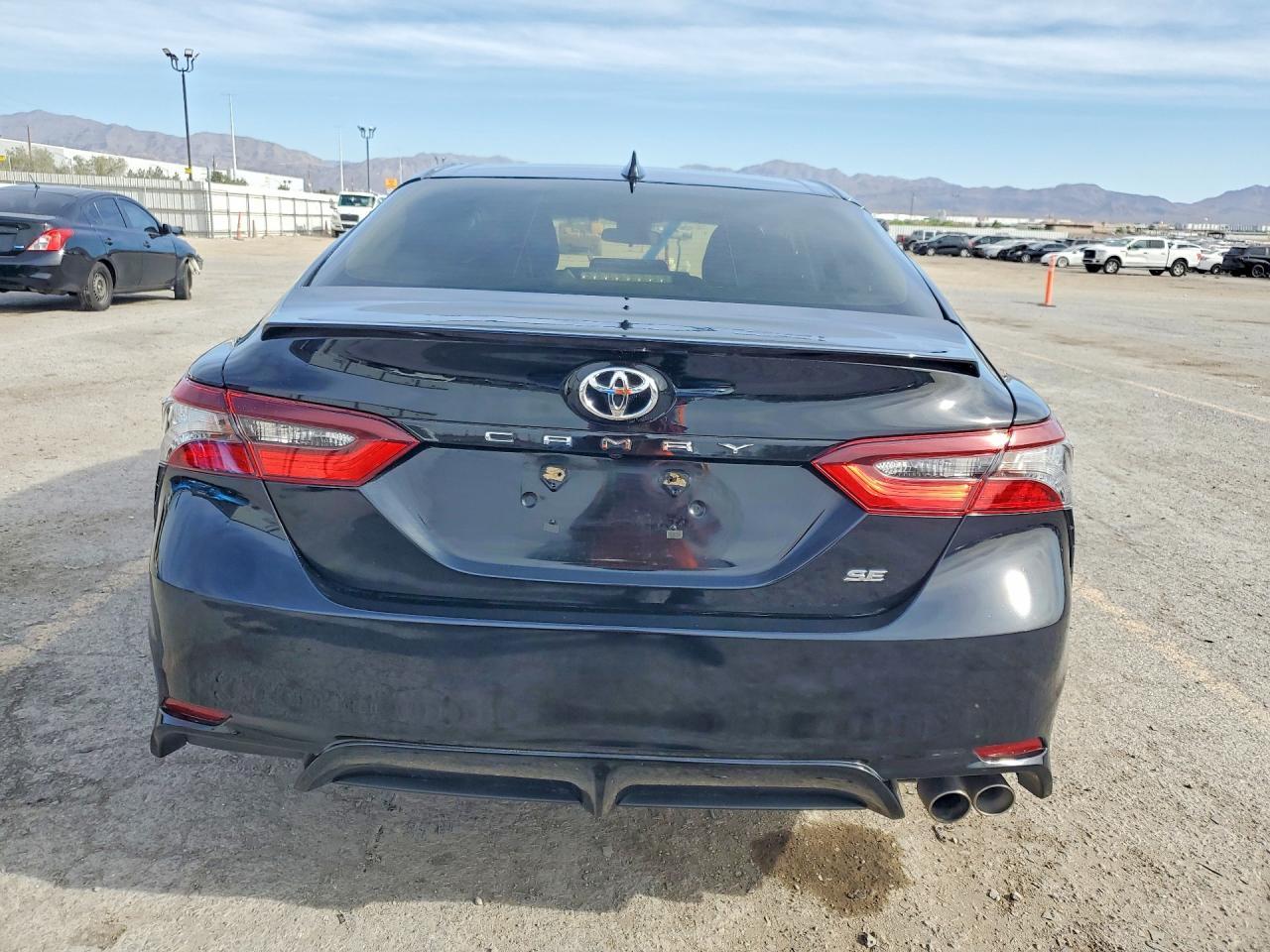 2022 Toyota Camry Se - Image 6
