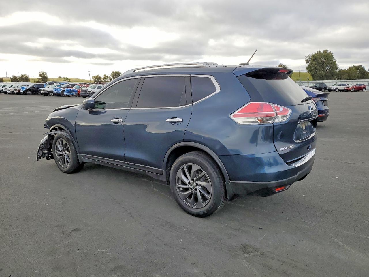2016 Nissan Rogue S - Image 2