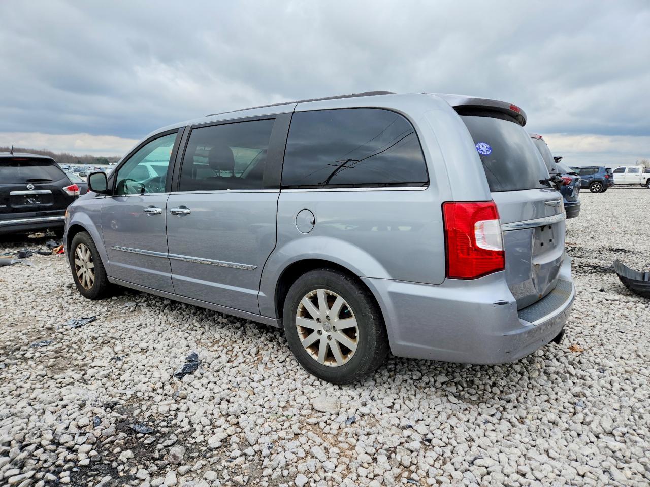 2015 Chrysler Town & Country Touring - Фото 2