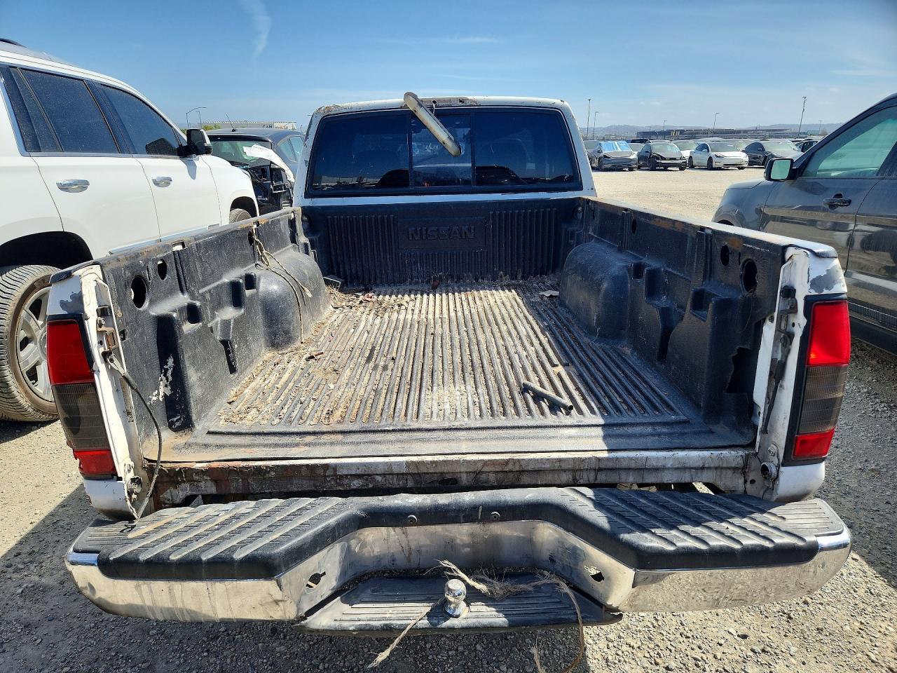 2001 Nissan Frontier Xe - Фото 6