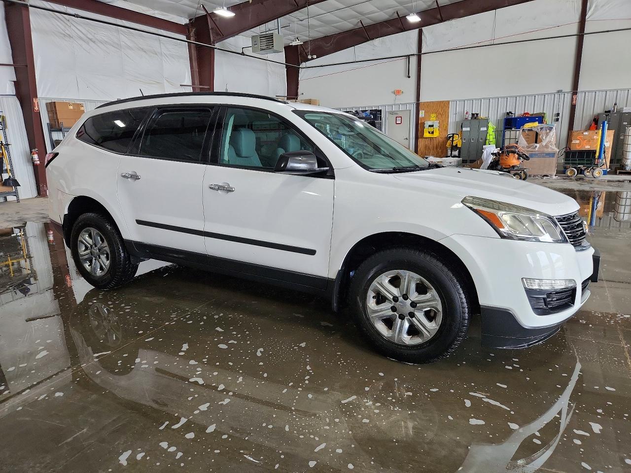 2016 Chevrolet Traverse Ls - Фото 4
