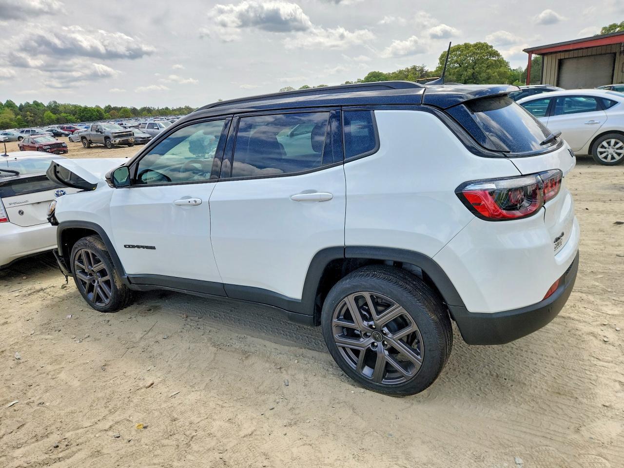 2026 Jeep Compass Limited - Фото 2
