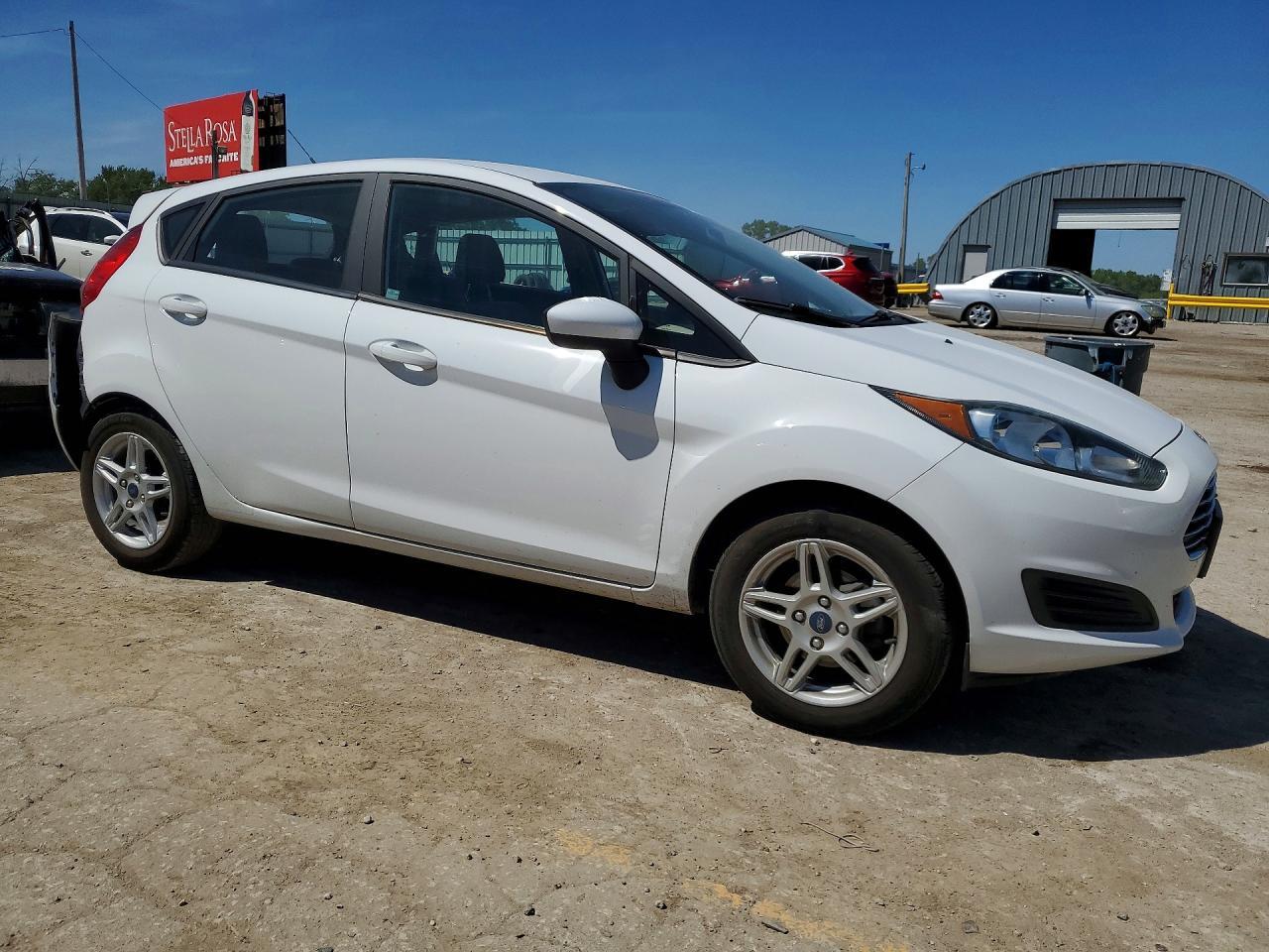 2019 Ford Fiesta Se - Image 4