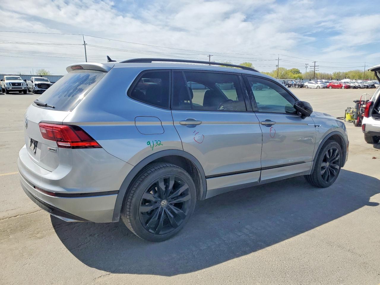 2020 Volkswagen Tiguan Se - Фото 3