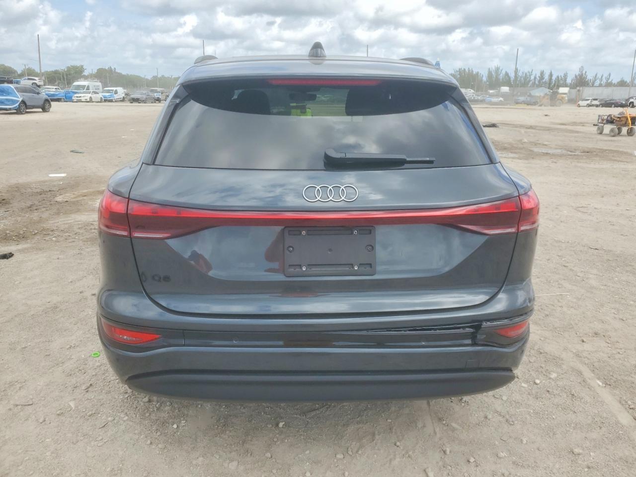 2025 Audi Q6 E-Tron Premium Plus - Фото 6