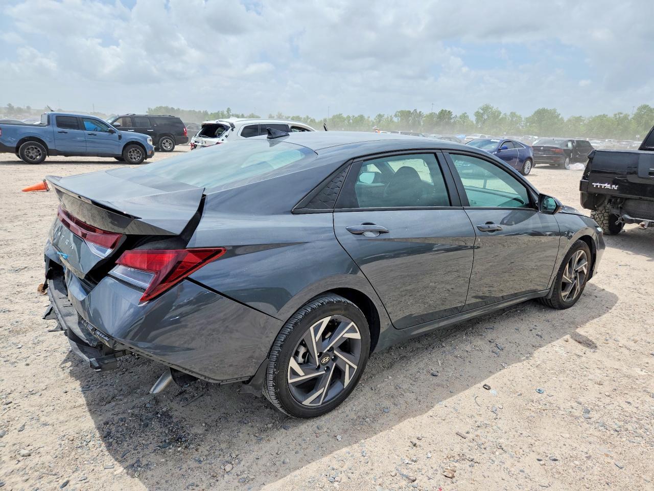 2025 Hyundai Elantra Sel Sport - Фото 3