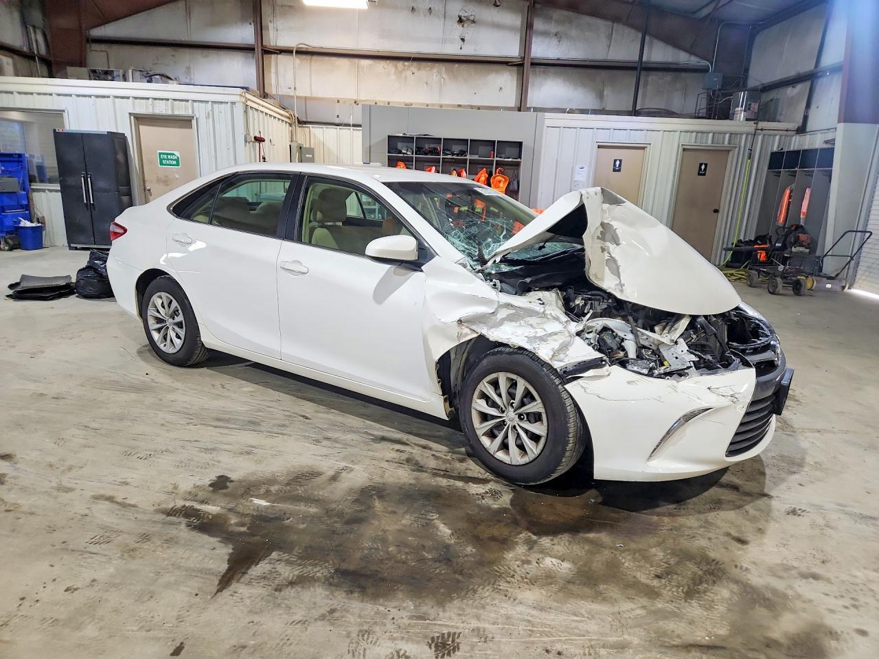 2017 Toyota Camry Le - Фото 4
