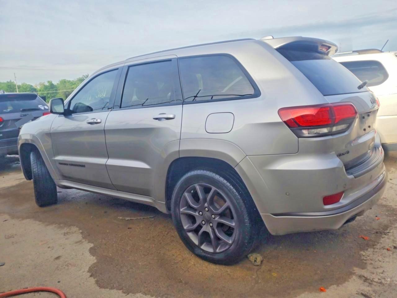 2020 Jeep Grand Cherokee Overland - Фото 2