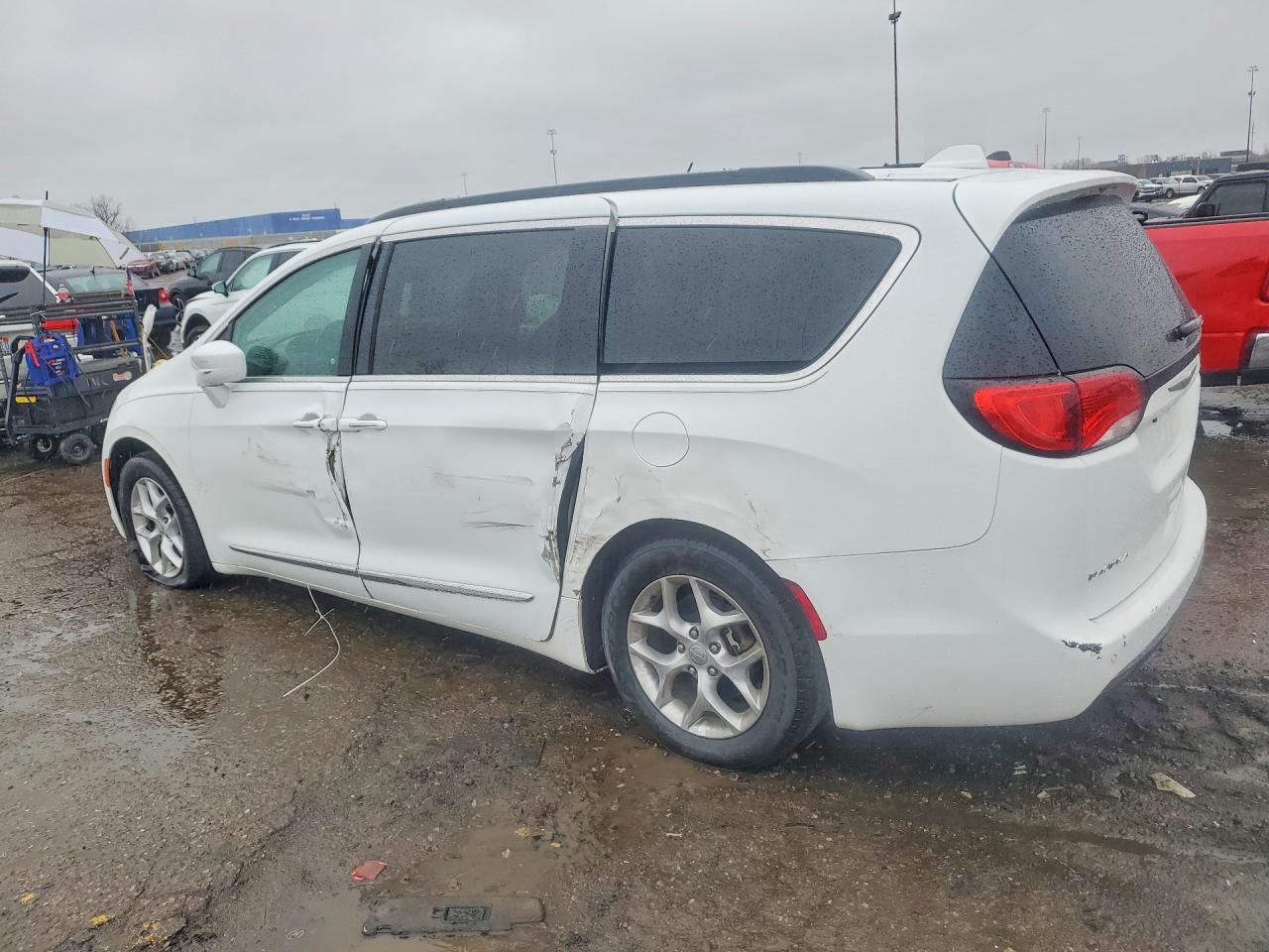 2017 Chrysler Pacifica Touring L - Фото 2