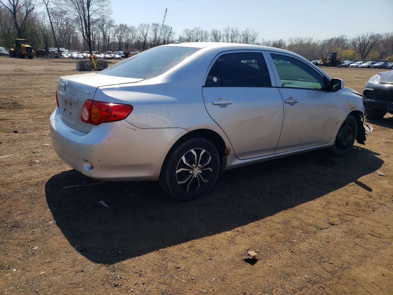 2010 Toyota Corolla Le - Фото 3