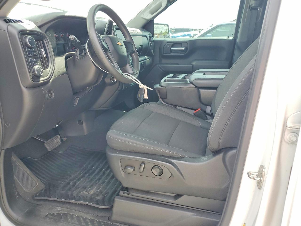 2022 Chevrolet Silverado K1500 Custom - Image 7