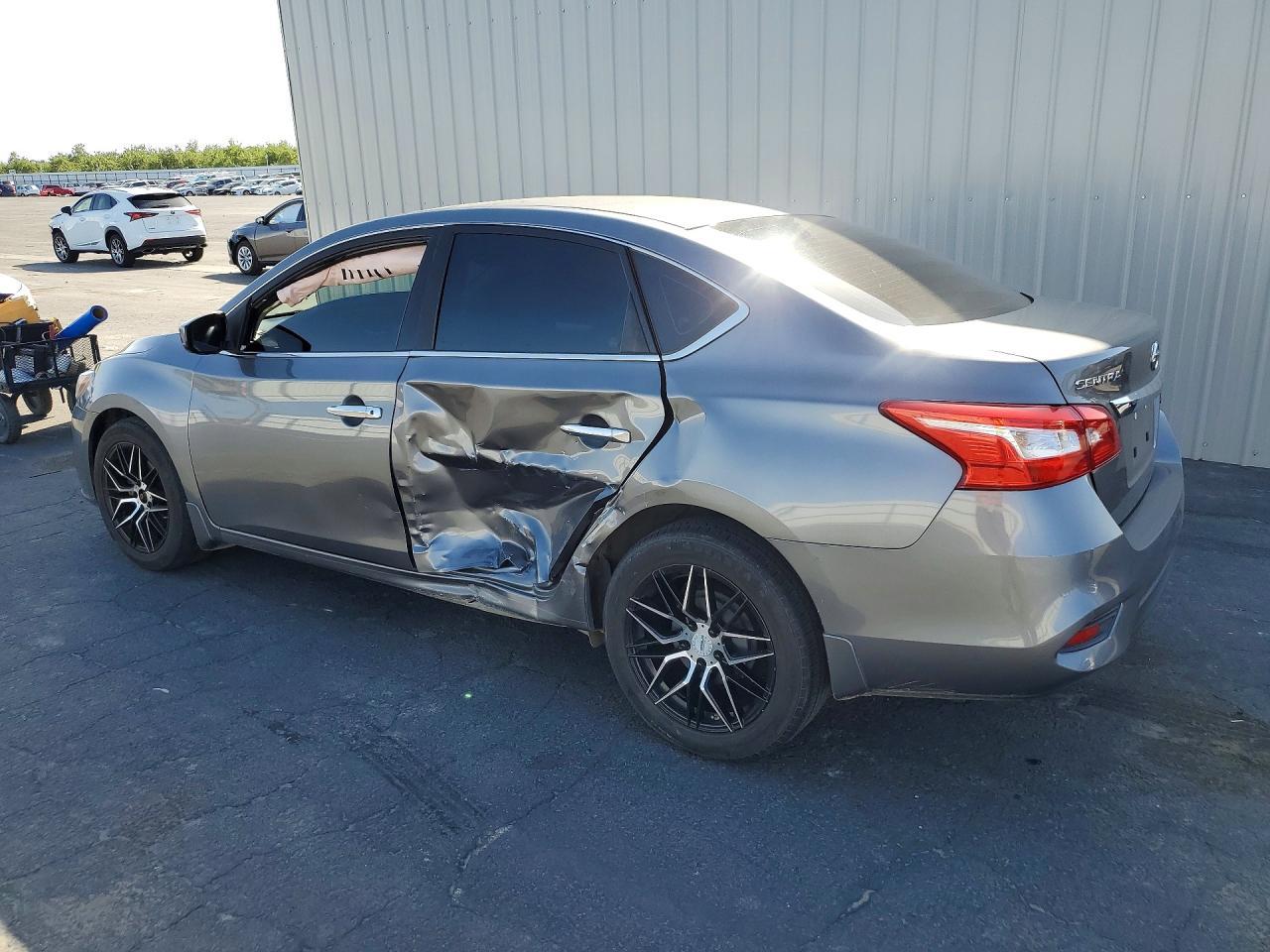 2016 Nissan Sentra S - Фото 2