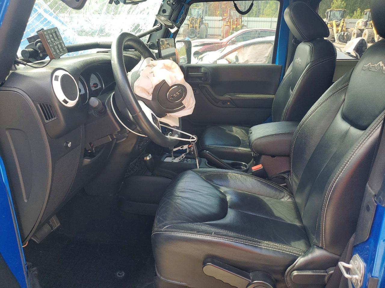 2014 Jeep Wrangler Sahara - Image 7