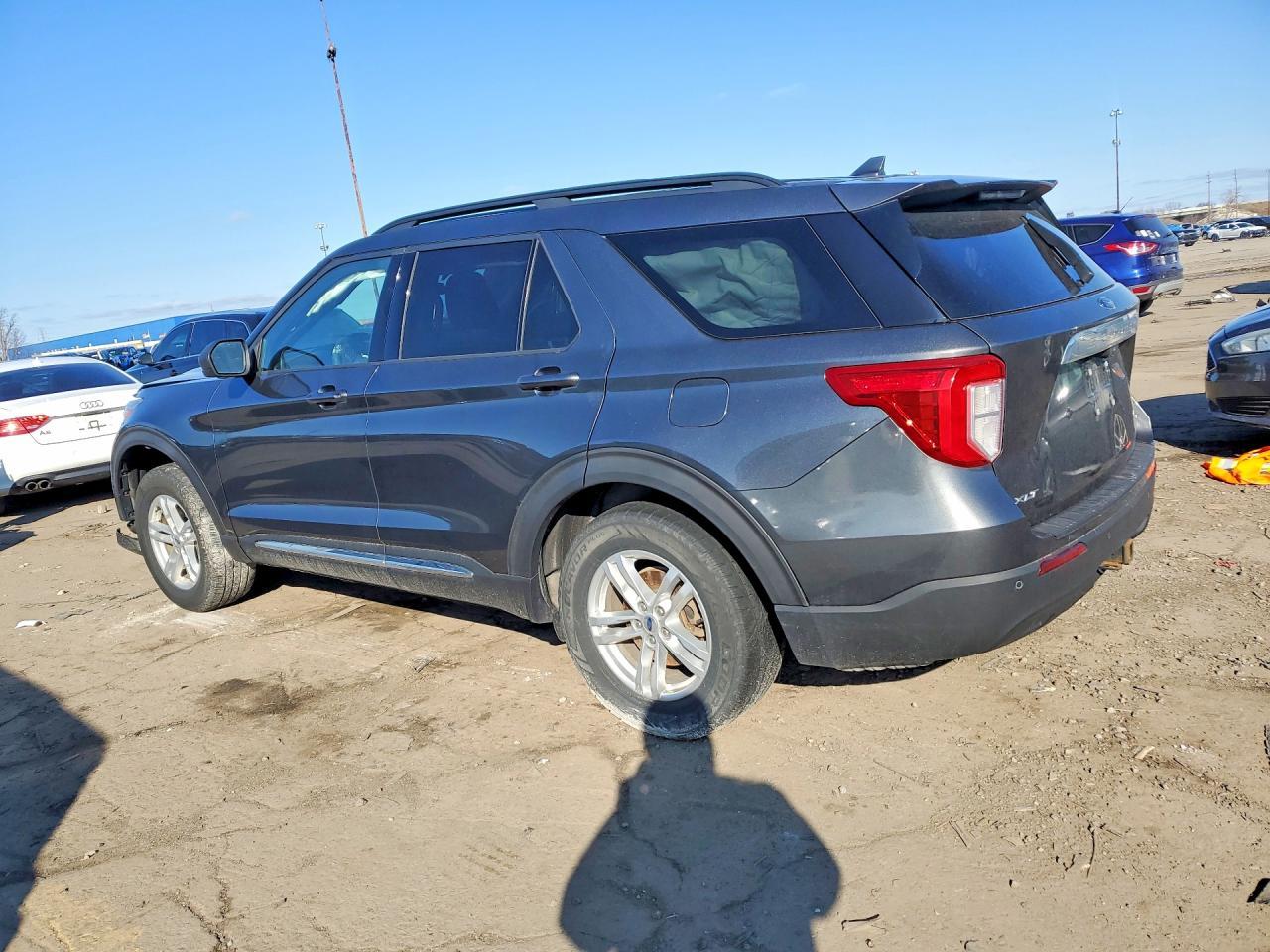 2020 Ford Explorer Xlt - Фото 2