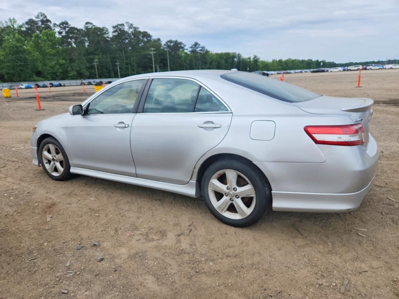 2010 Toyota Camry Se - Фото 2