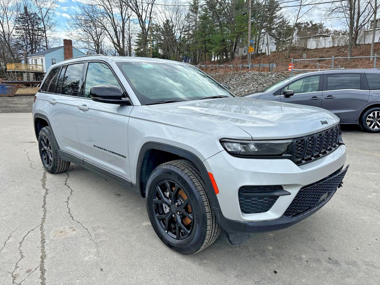 2025 Jeep Grand Cherokee Laredo - Image 4