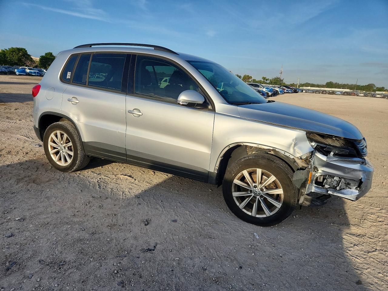 2017 Volkswagen Tiguan S - Image 4