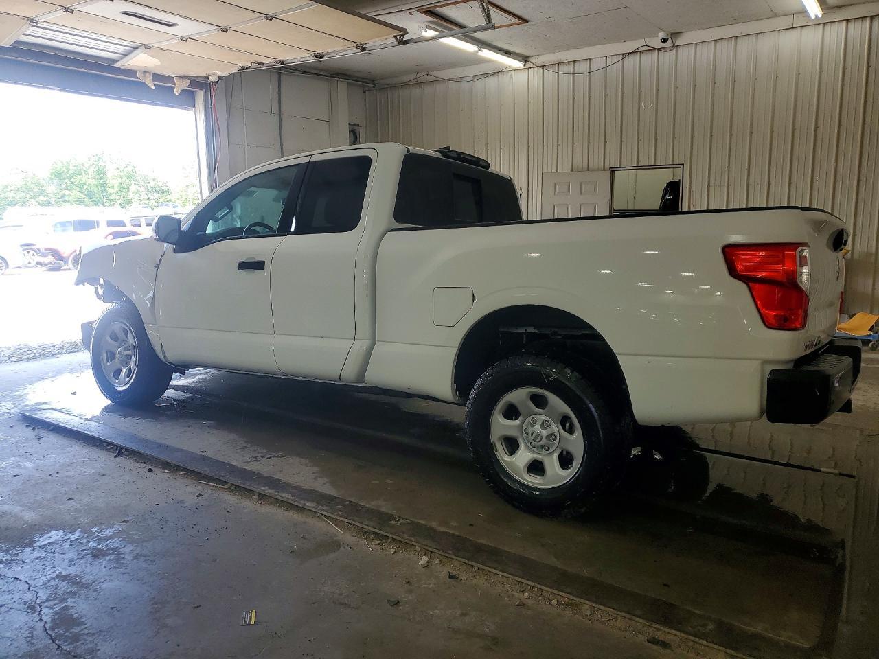 2022 Nissan Titan S - Image 2