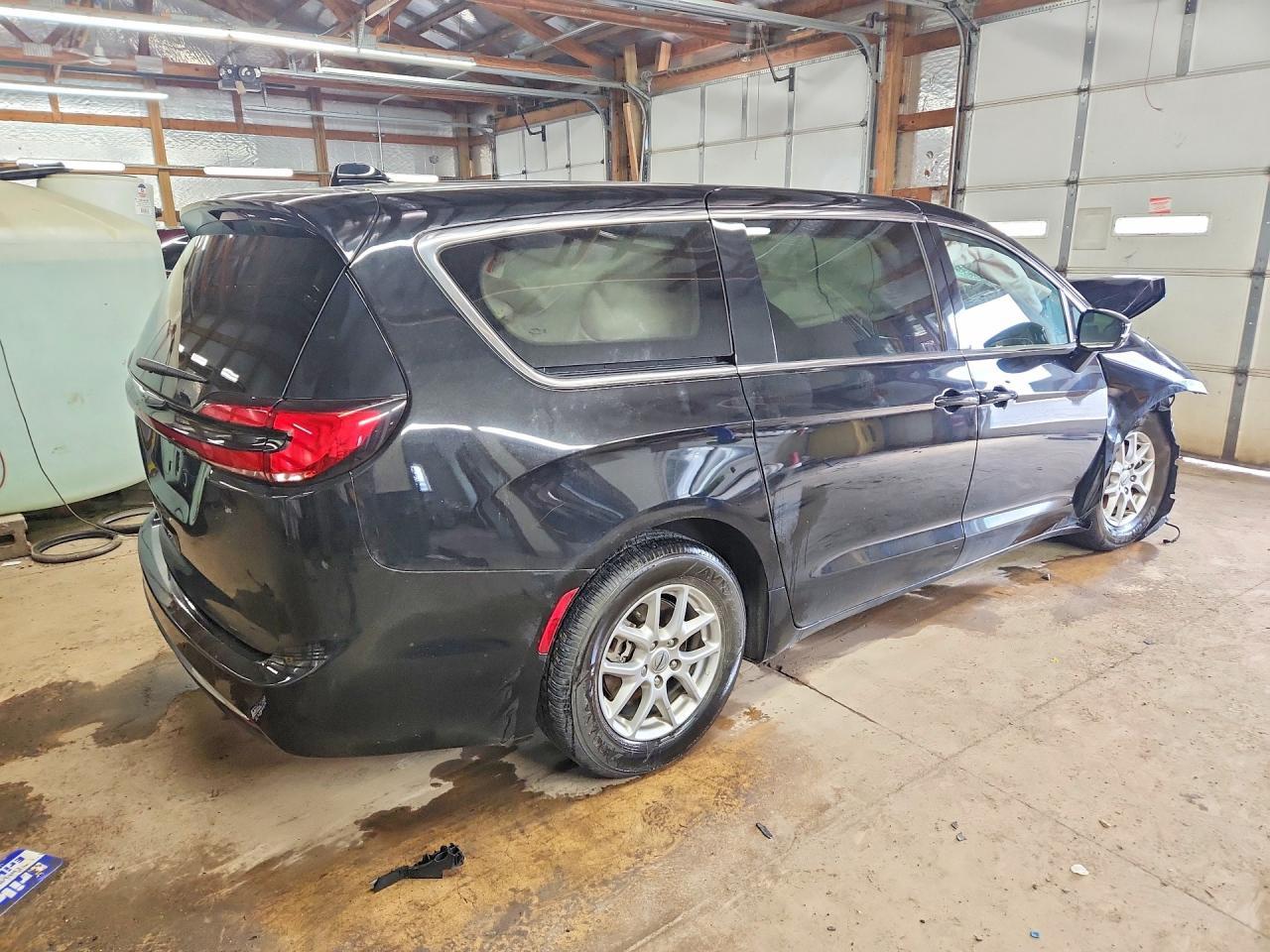 2024 Chrysler Pacifica Touring L - Image 3
