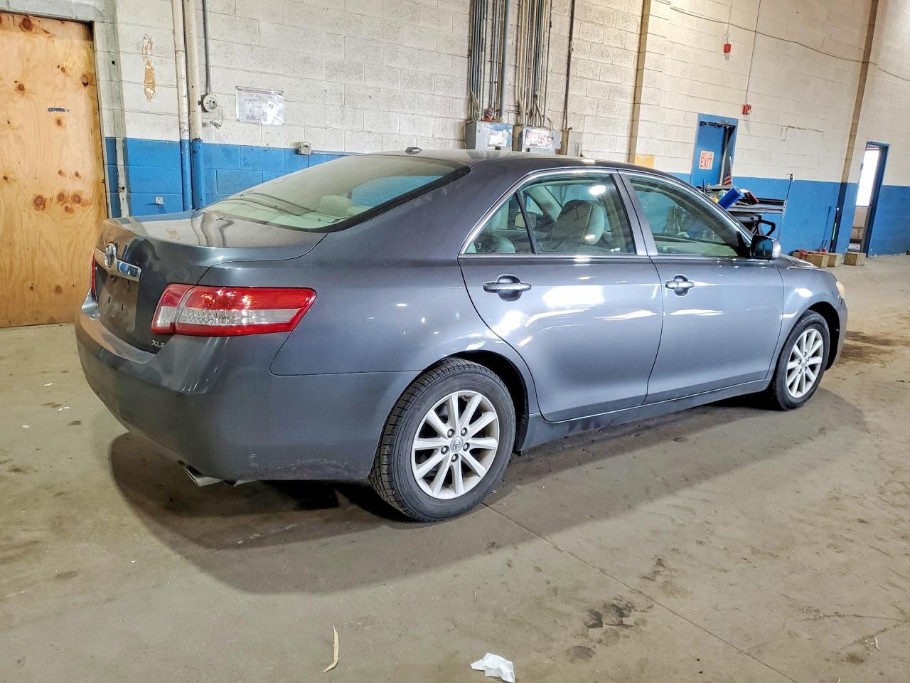 2010 Toyota Camry Xle V6 - Image 3