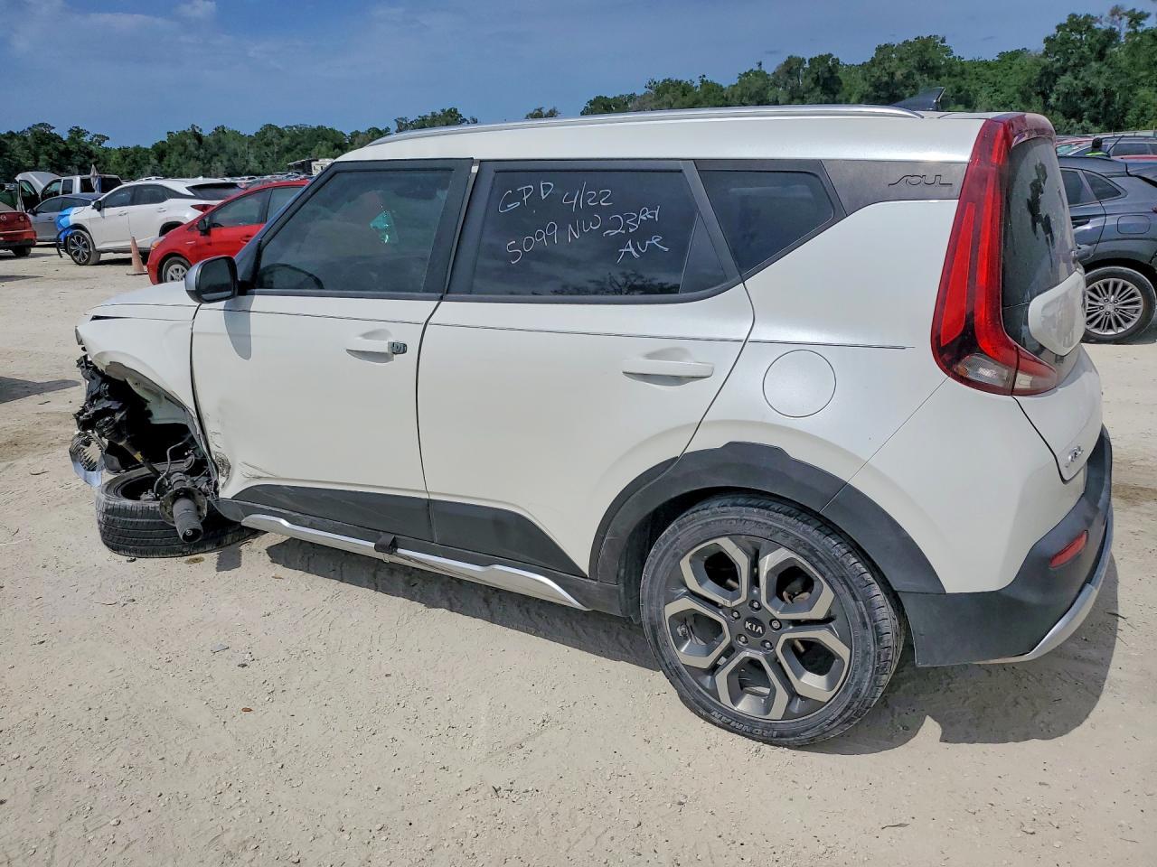 2020 Kia Soul X-Line - Image 2