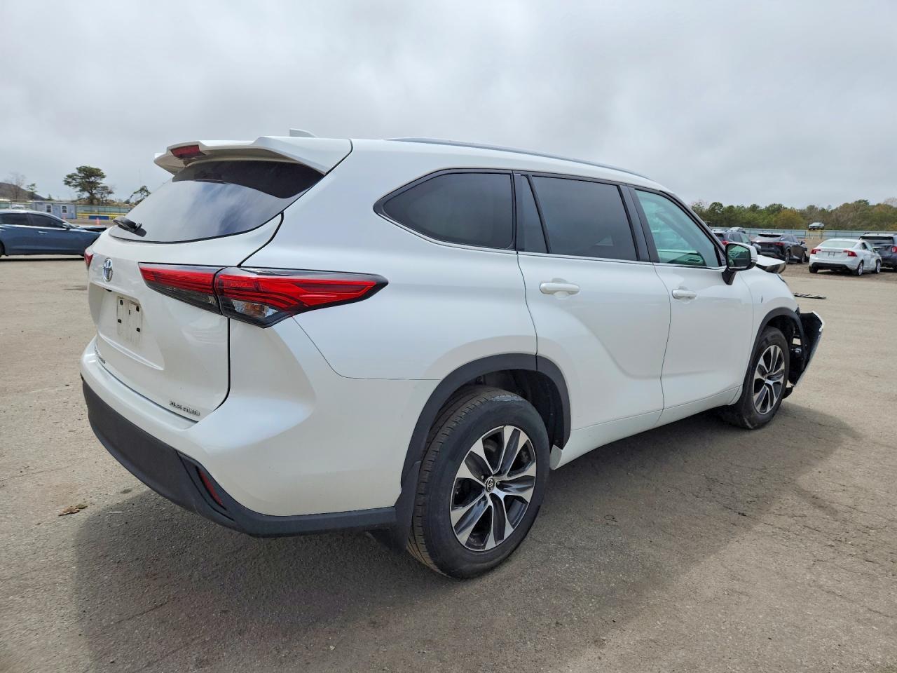 2021 Toyota Highlander Xle - Image 3