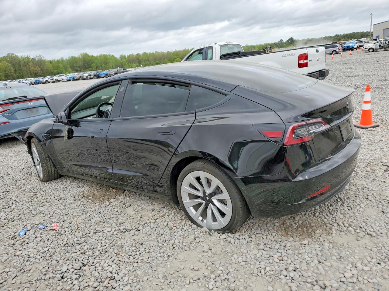2022 Tesla Model 3 - Фото 2