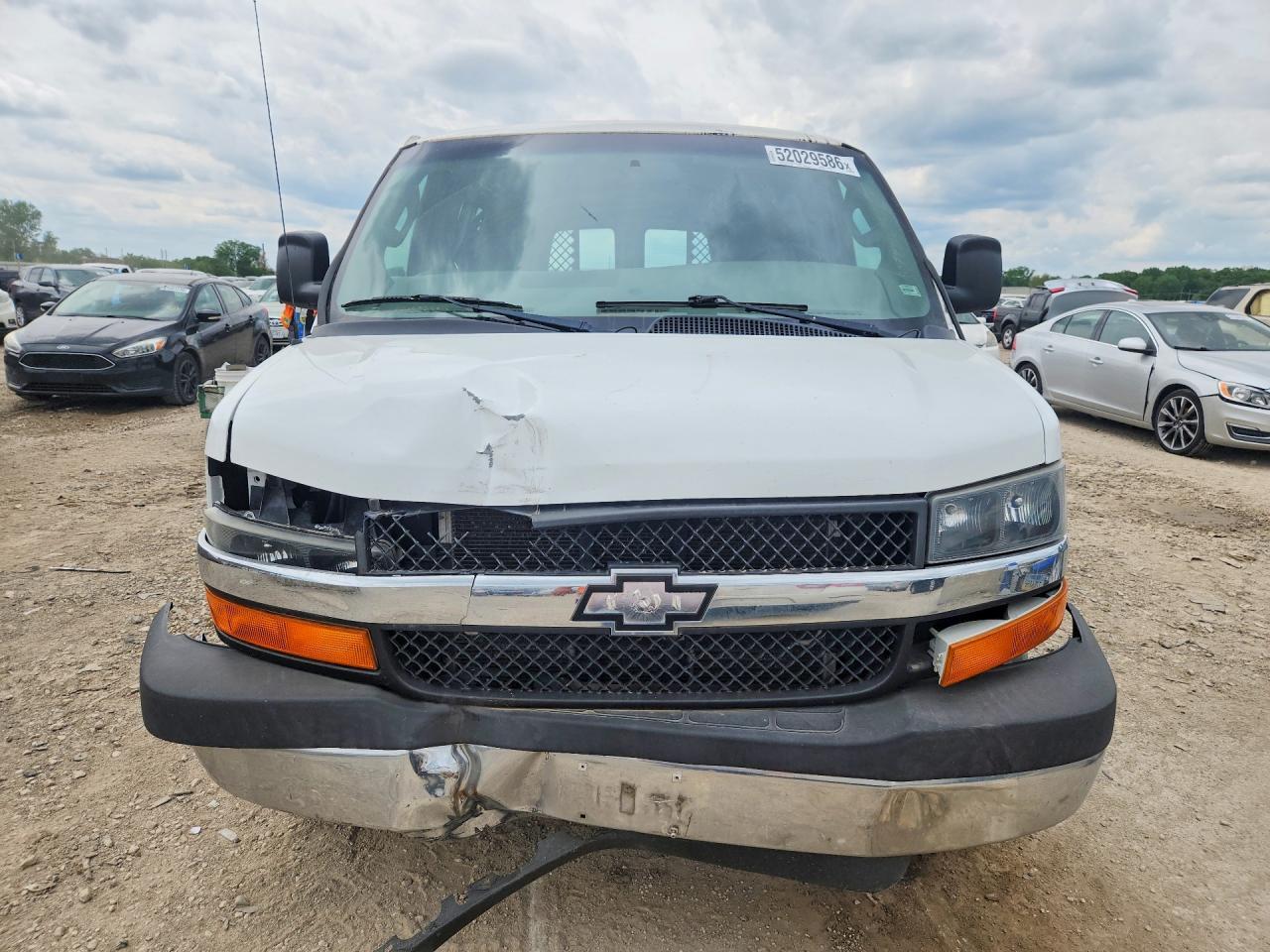2016 Chevrolet Express G2500 - Image 5