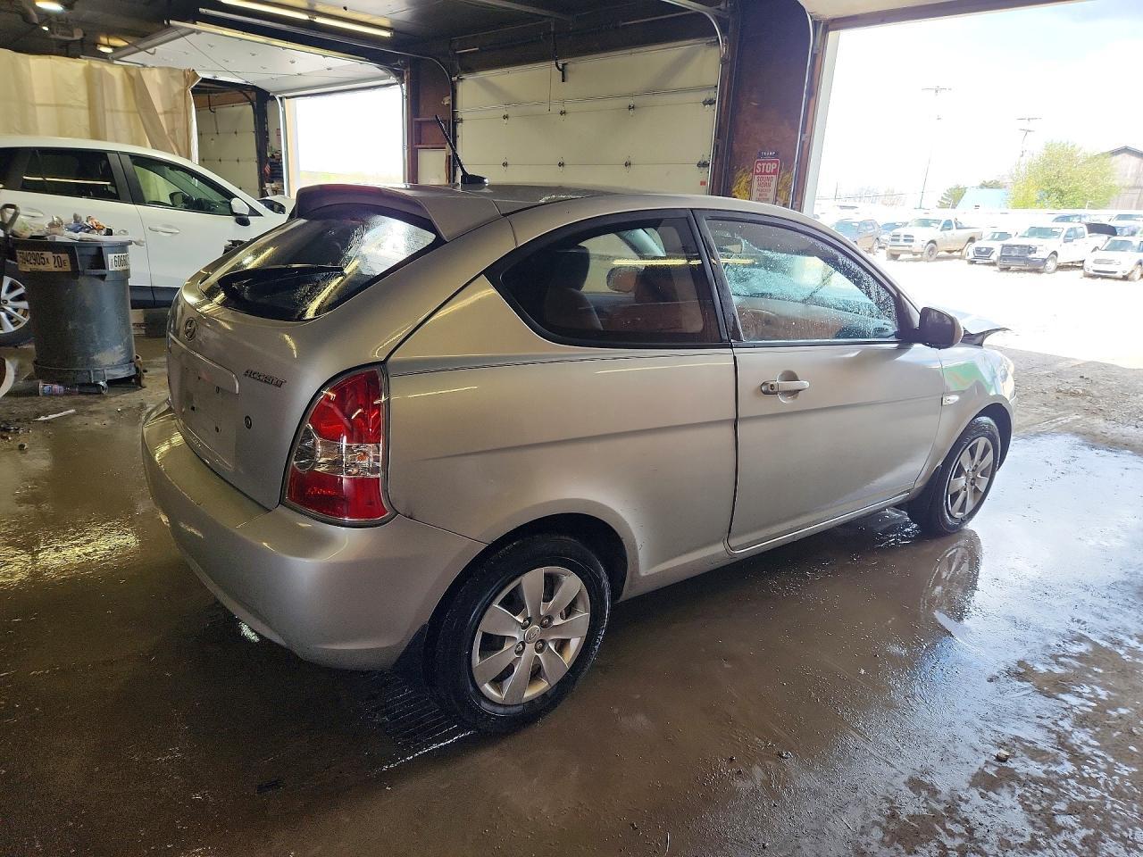 2011 Hyundai Accent Gl - Фото 3