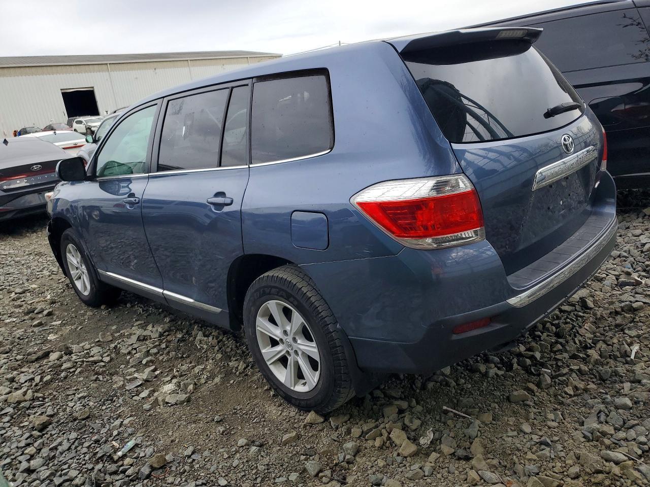 2013 Toyota Highlander Base - Image 2