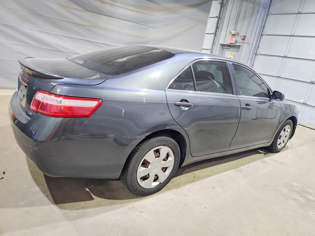 2009 Toyota Camry Le - Фото 3
