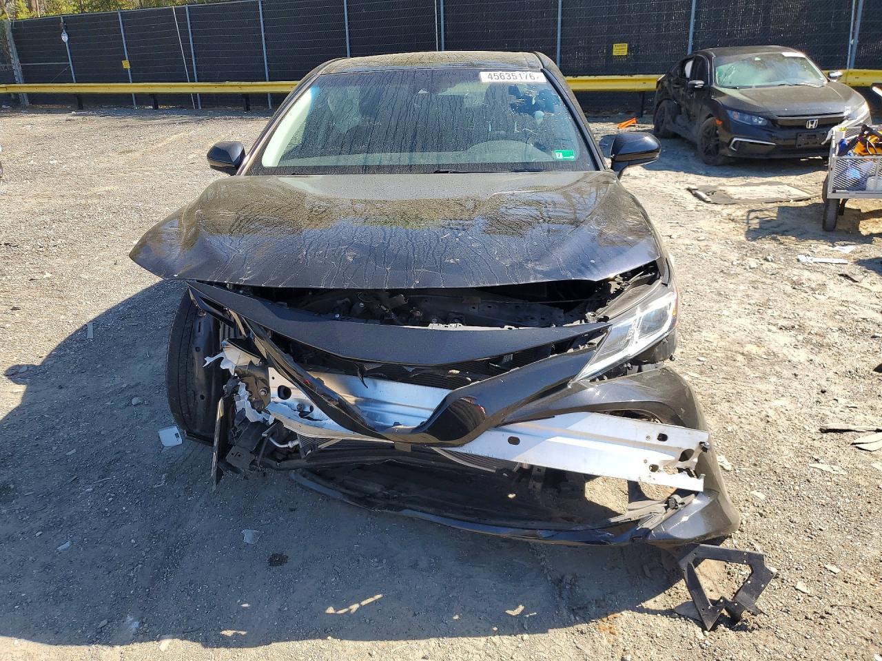 2018 Toyota Camry Le - Image 5