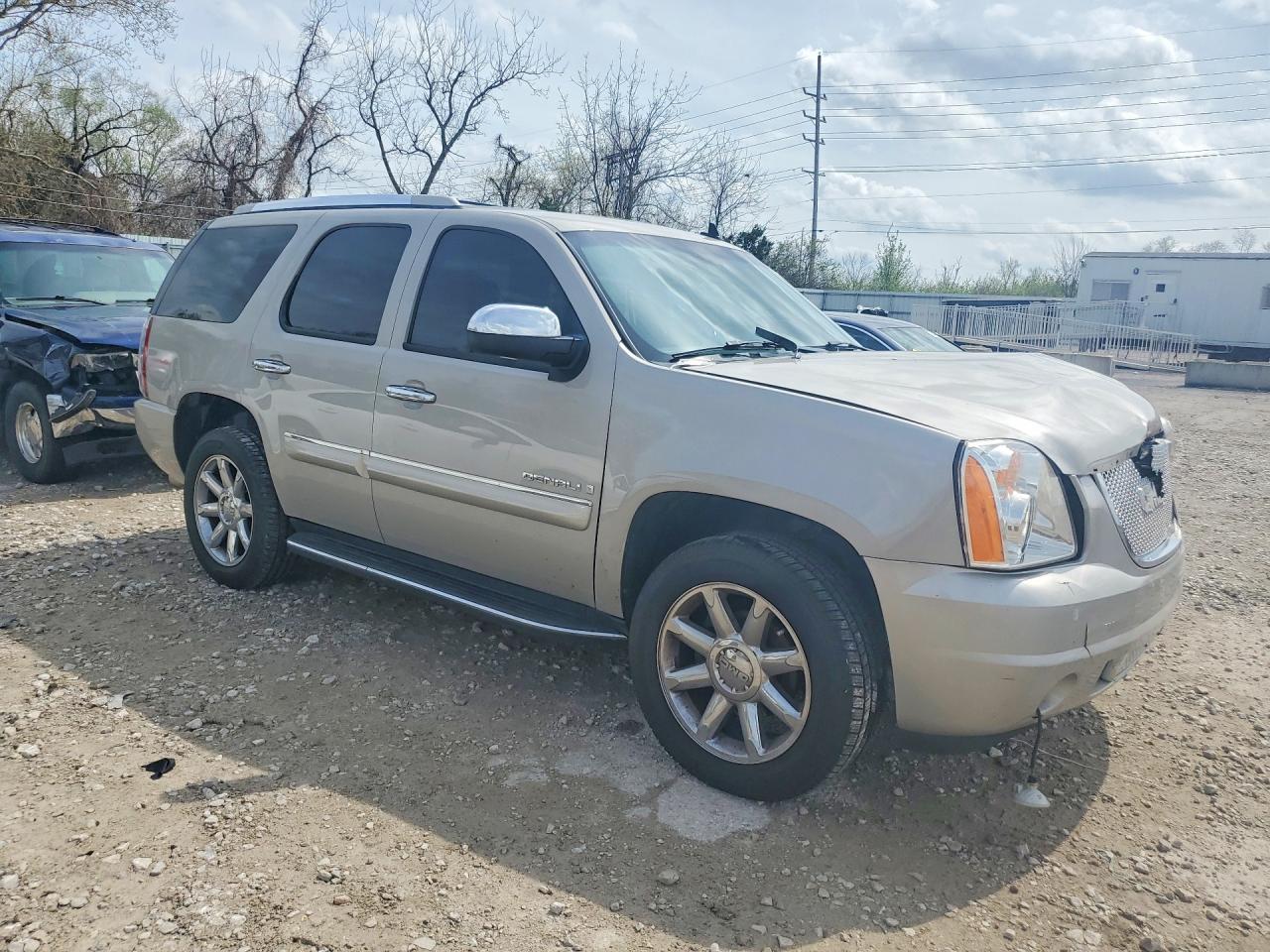 2007 GMC Yukon Denali - Image 4
