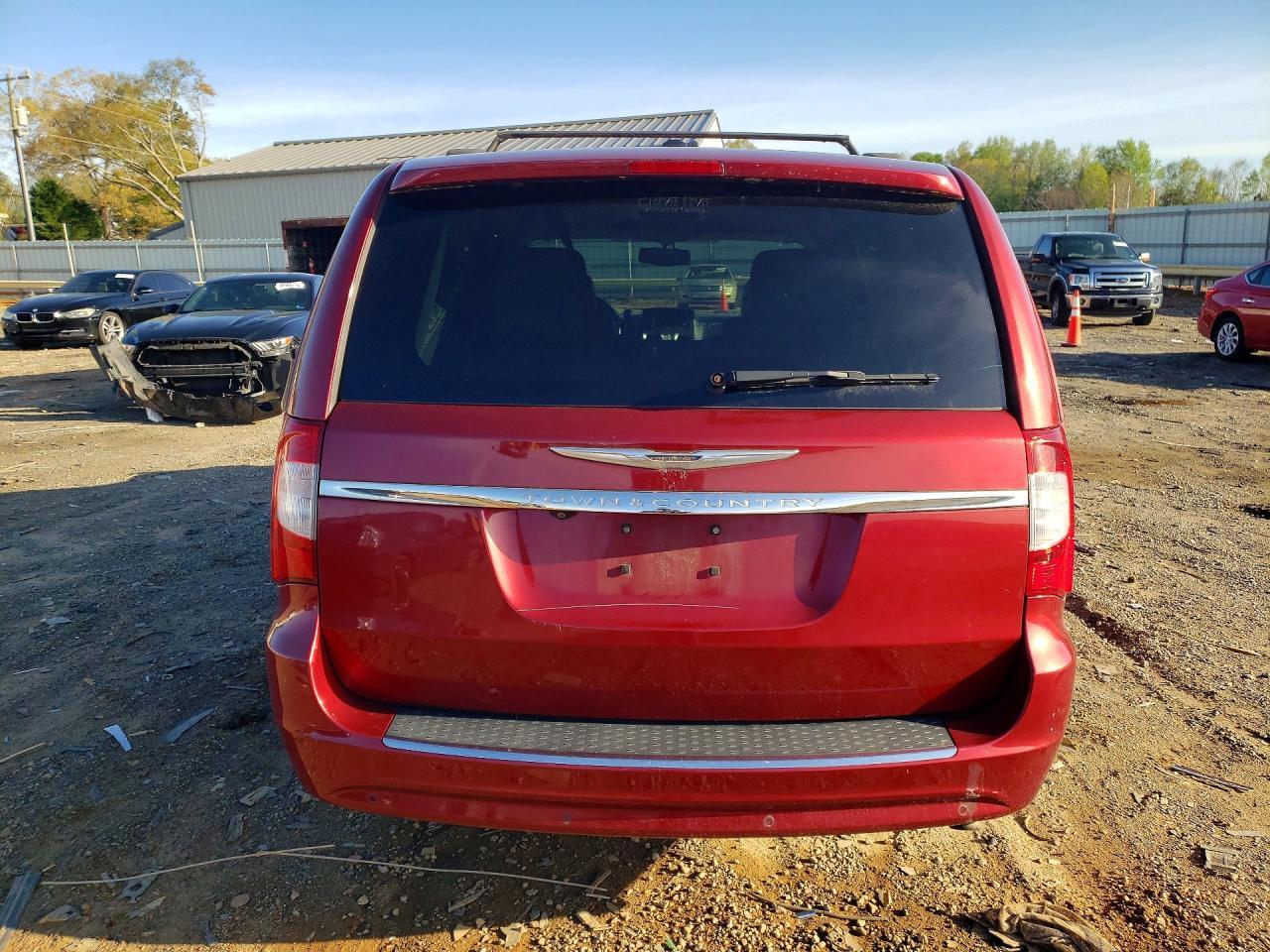 2014 Chrysler Town & Country Touring L - Image 6
