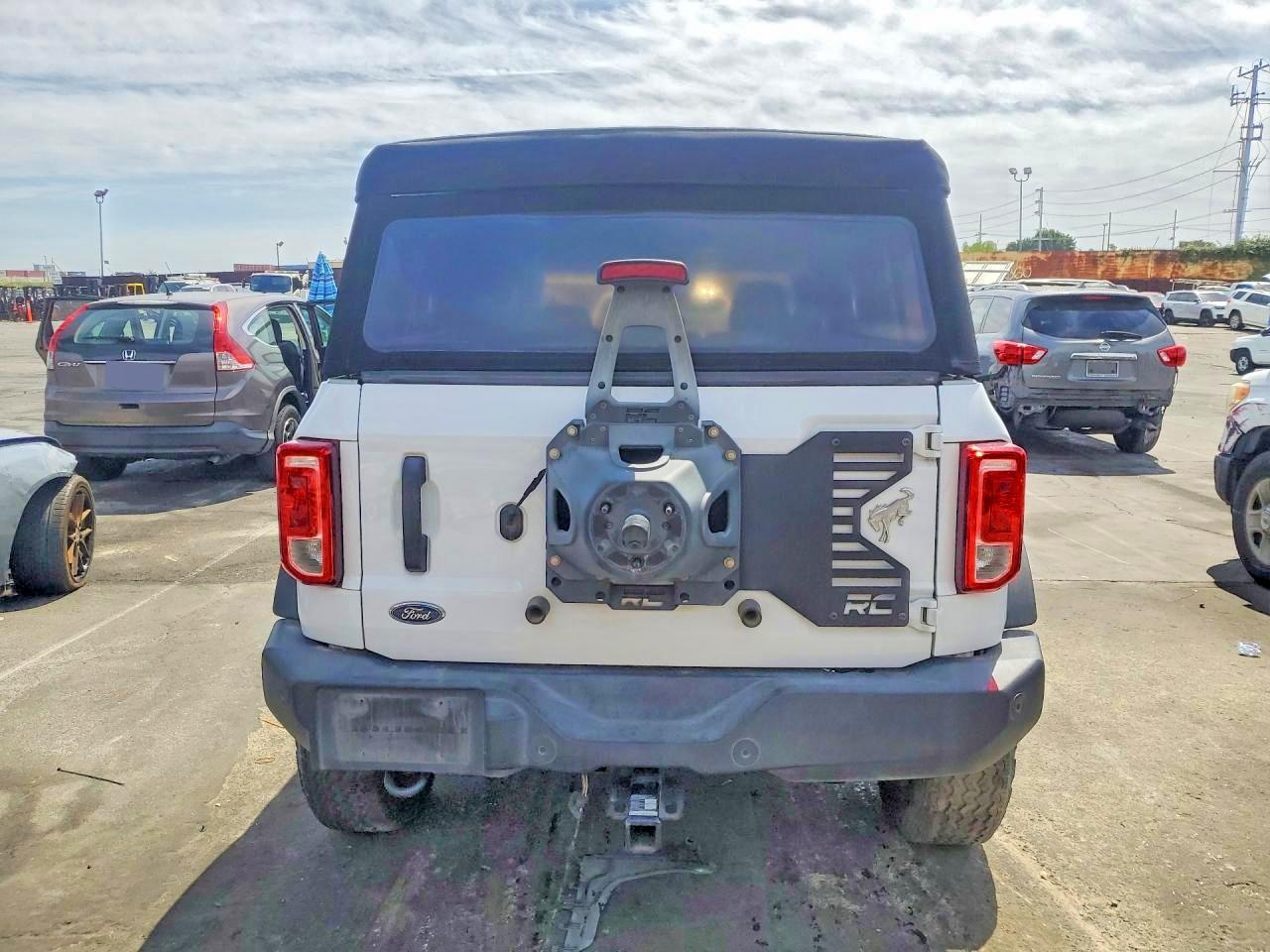 2022 Ford Bronco Base - Image 6