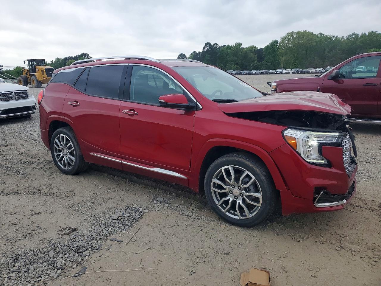 2023 GMC Denali - Image 4